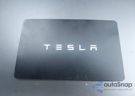 2021 Tesla Model 3 Standard Range Plus Rear-Wheel Drive z USA, uszkodzony, nr VIN 5YJ3E1EA5MF075287